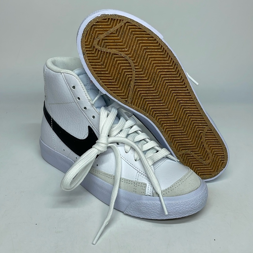 Nike Shoes Youth Blazer Mid 77 Vintage White /Black Sneakers DA4086-100 - Picture 1 of 6